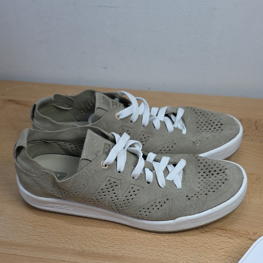New Balance 8.5W Beige Sneakers